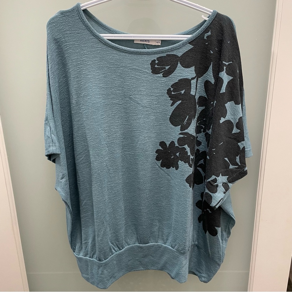 Ricki’s XL Bat Wing Sleeve Floral Top